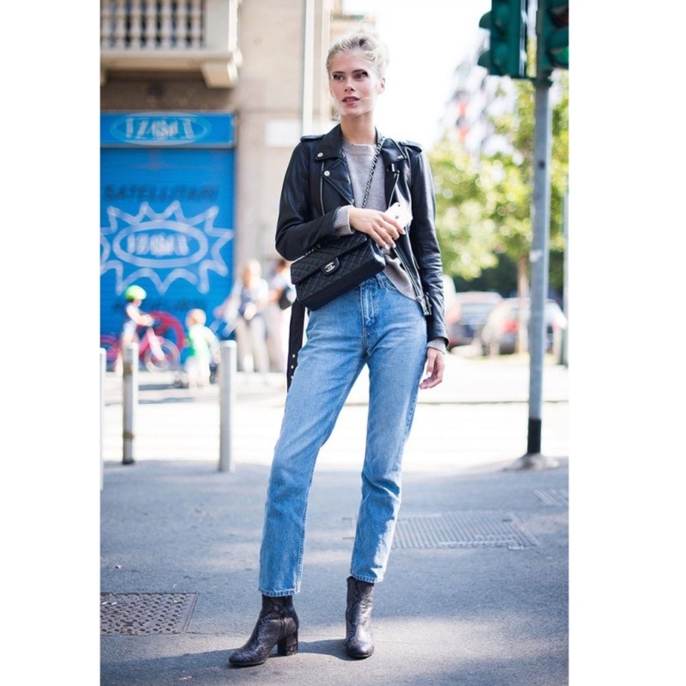 BOGO50% Levi's High Waisted Vintage 550